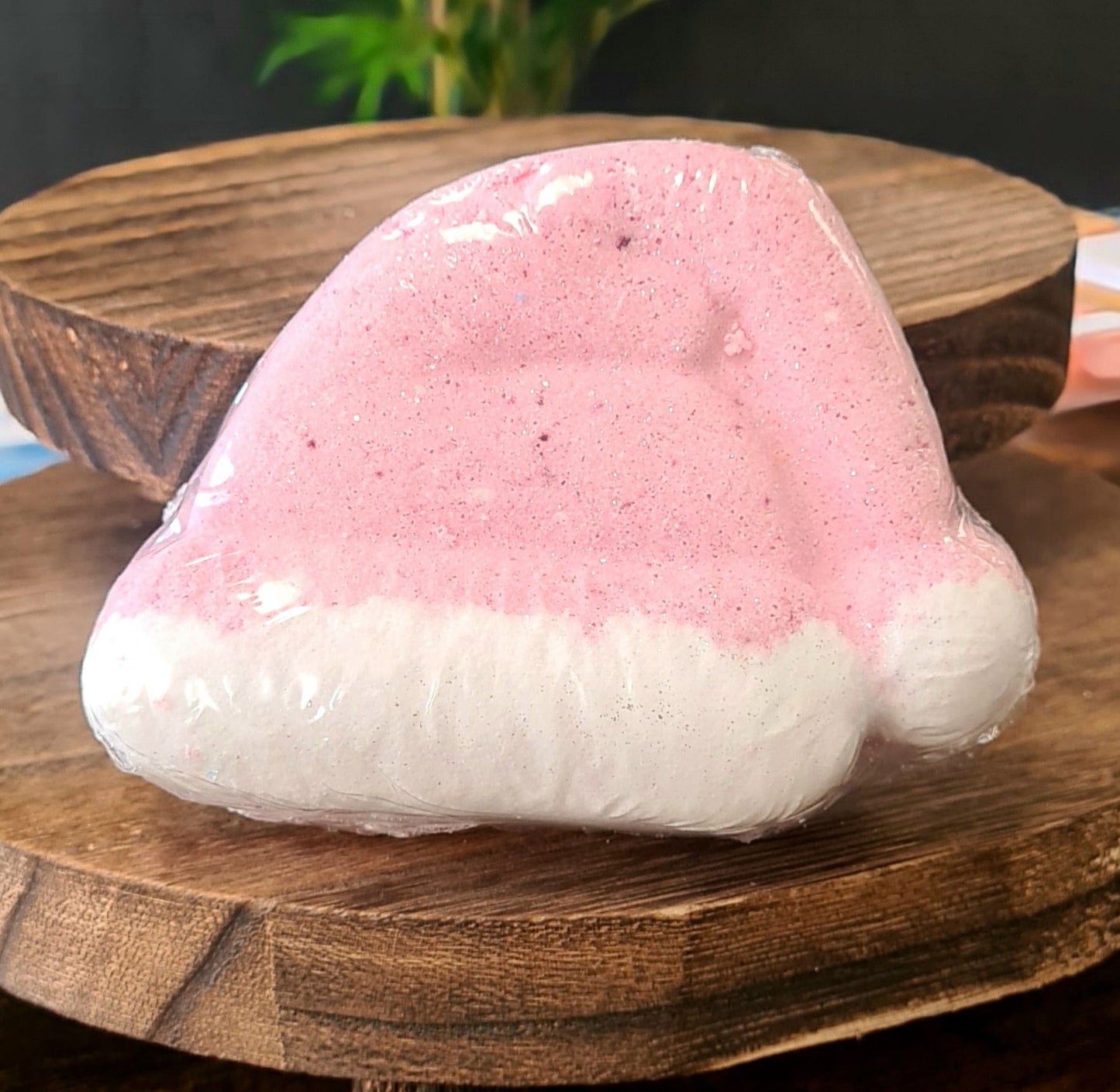 Santa's Hat Cherry Jam Bath Bomb – Festive Fragrance Delight